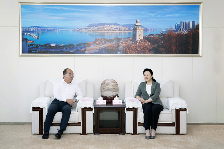 卢红李庆会见大全集团有限公司总裁徐翔--副本-1.jpg