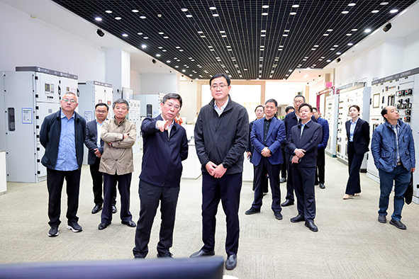 镇江市副市长黄春年调研-01.jpg