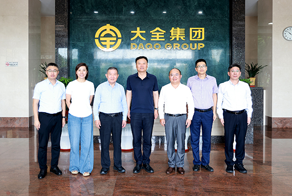 八师石河子市党委副书记、师长、市长葛志辉参观-01.jpg