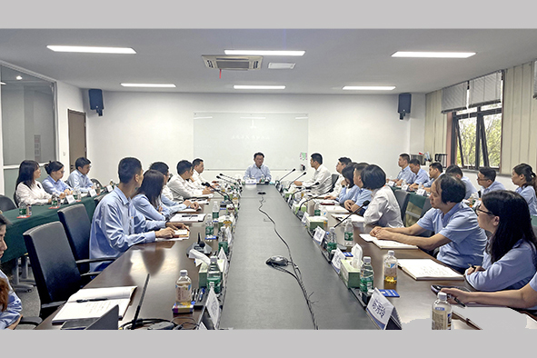 南京大全电气召开年中工作总结及上半年优秀员工表彰会议-01.jpg