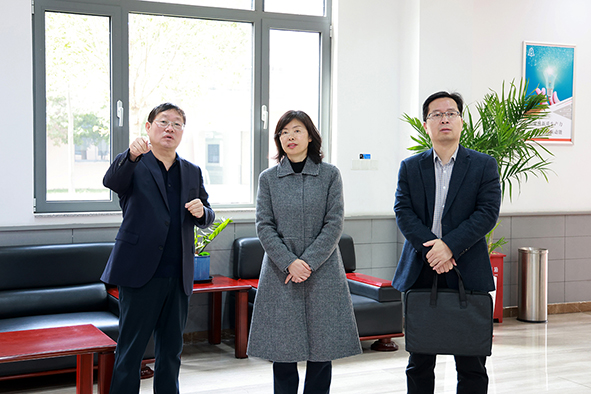 镇江高专领导调研-00.jpg