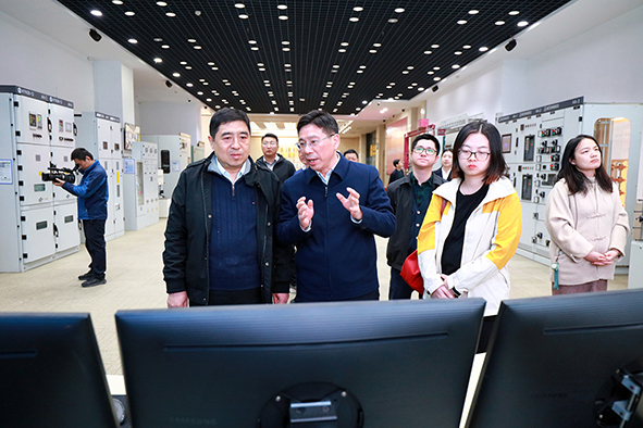 商务部中国服务外包研究中心主任蔡裕东一行参观-03.jpg