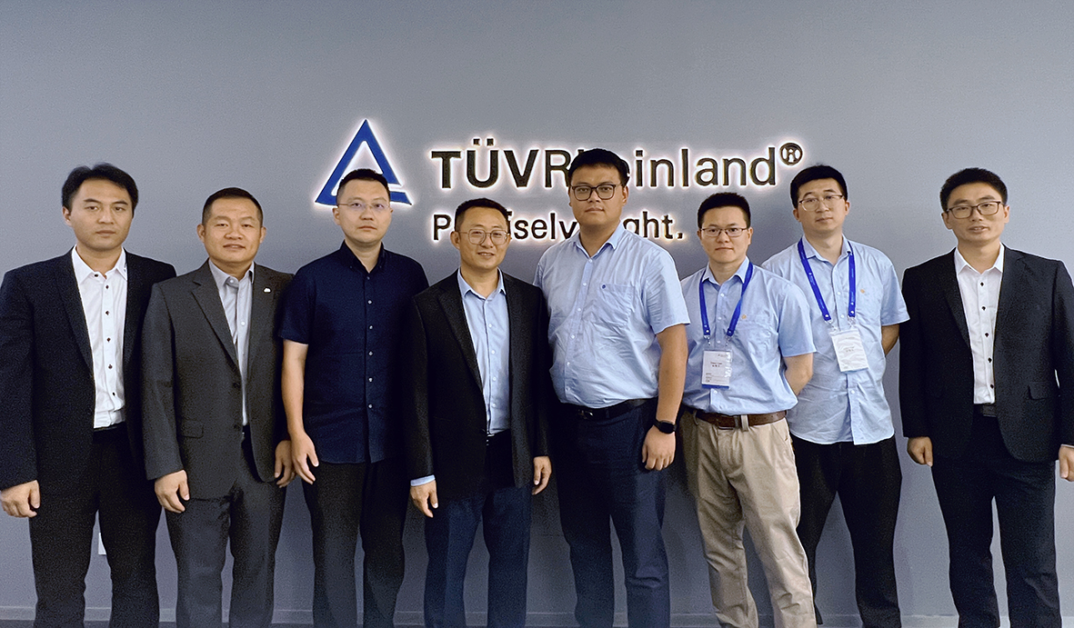 长江股份-TUV合照.jpg