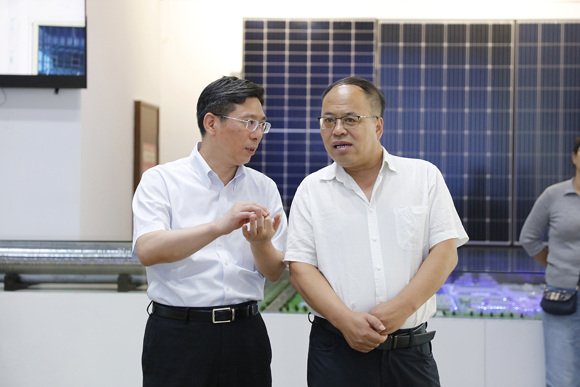 内蒙古工信厅副厅长杨茂盛参观-0.jpg